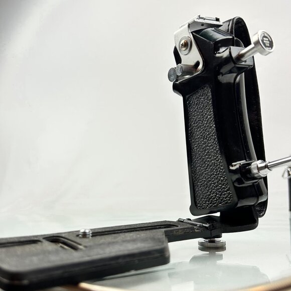 YASHICA J Penta 35mm Film Camera with Shutter Release Grip - Picture 7 of 10